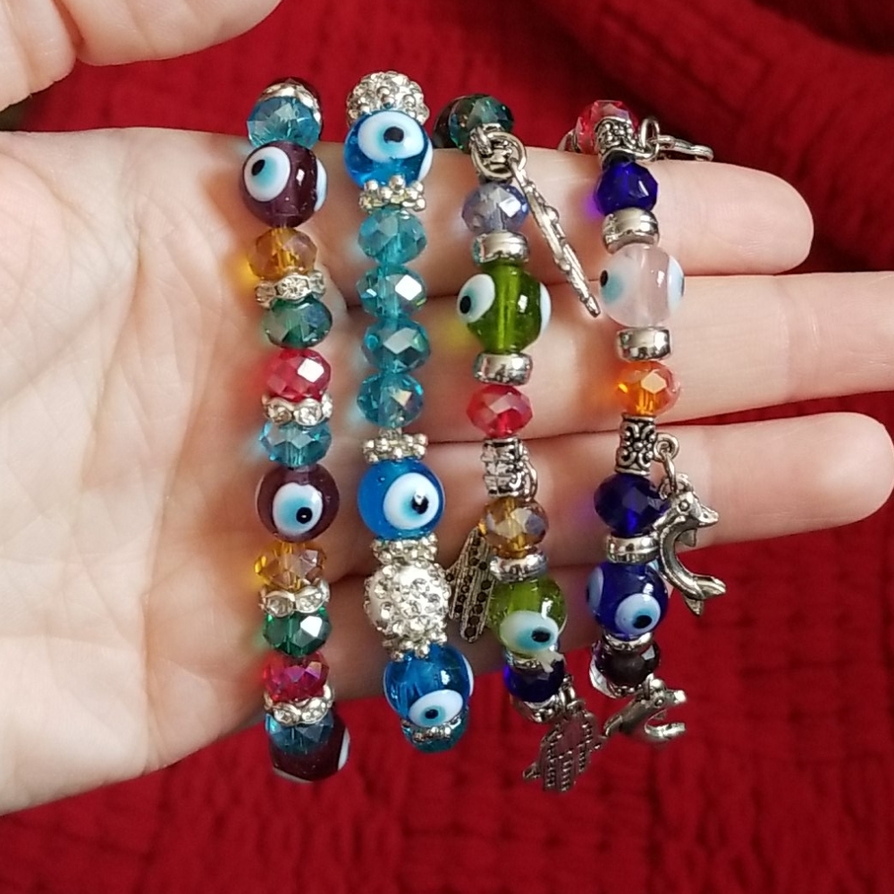 4 bracelets - costume jewelry - Picture 1 of 6